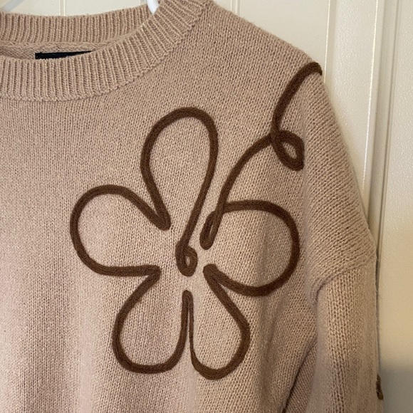 Elegant Tan Floral Sweater - Picture 2 of 3